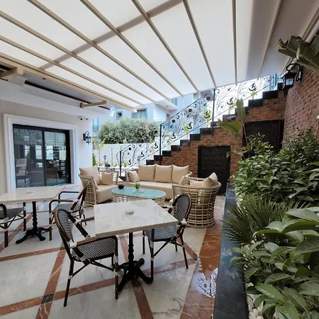 Mono Life Ξενοδοχείο *